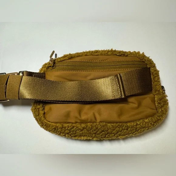 NWOT lululemon Everywhere Belt Bag 1L Fleece Unisex - Picture 10 of 10